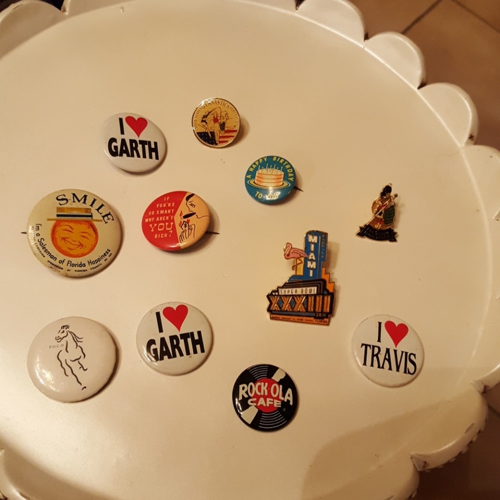Lot of 11 vintage pins